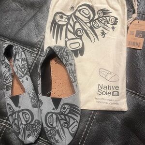 Indigenous design “Native Sole” Canvas Shoes - Hummingbird Design